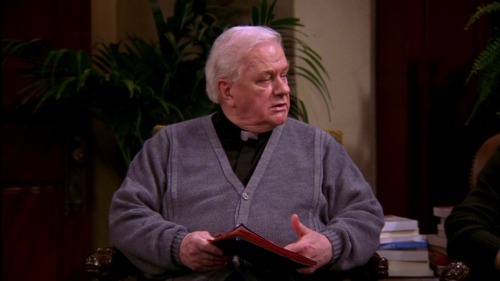 Everybody Loves Raymond (TV Series) - S6/E1 ‘The Angry Family’ (2001), Charles Durning as Father Hub