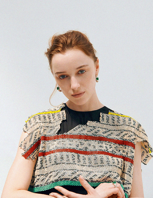 lovibond:Phoebe Dynevor photographed by Thomas Lohr for Financial Times