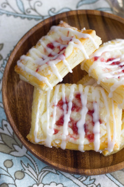 do-not-touch-my-food:  Raspberry Cream Cheese Danish 