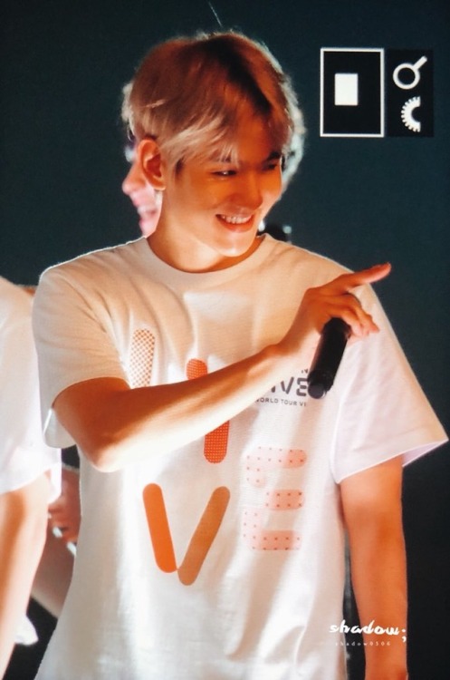 dailyexo: Baekhyun - 180406 SMTown Live World Tour VI in Dubai Credit: Shadow.