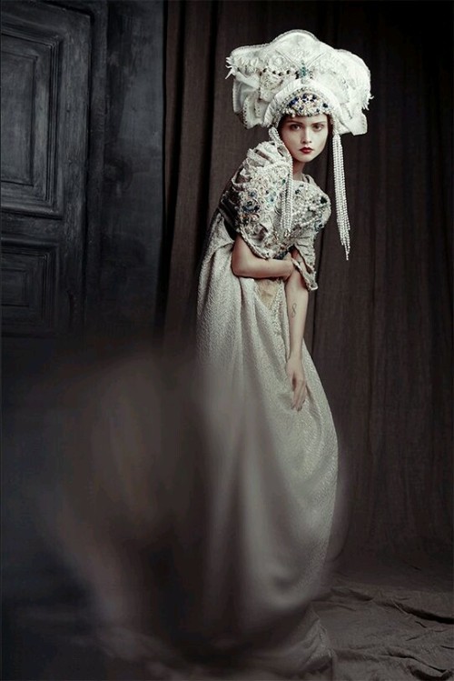 pocarovna:Russian inspiration This is a costume created by polish artist, Agnieszka Osipa. http