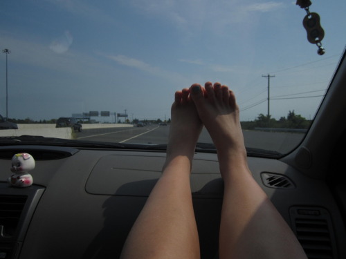 mrjason4q2: Feet on the dashboard25.media.tumblr.com/tumblr_lsxr4xwvIa1qe2roxo1_1280.jpg