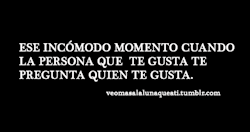 veomasalalunaqueati:  Ese incomodo momento cuando la persona que te gusta te pregunta quien te gusta