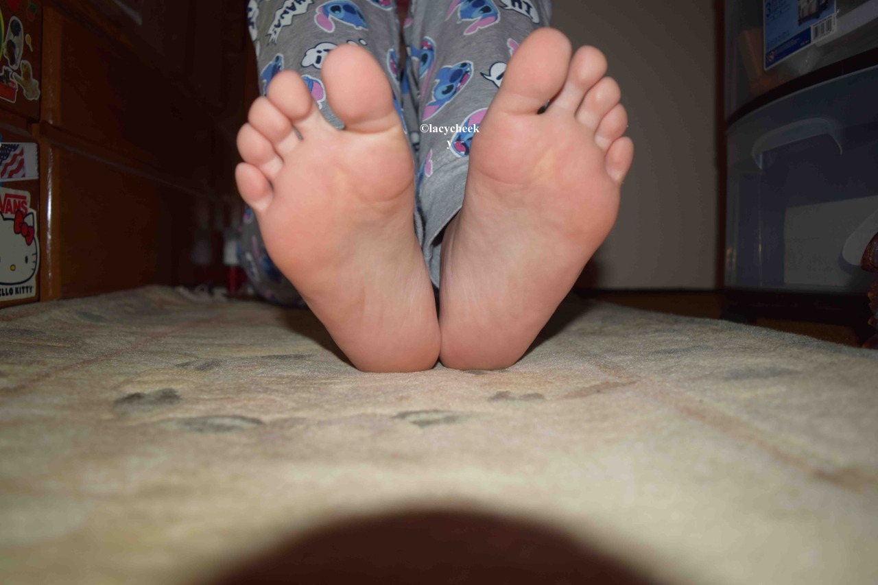 Obsessed with womens feet