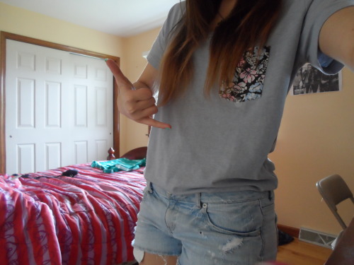b4nds-tbh:  idk how i feel about this photo, i kinda like it? uploading throughout the day because save quality day(: 