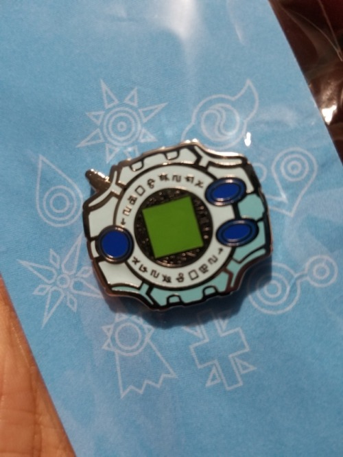 blankhugs:got my digivice pin from @lilyxia! love it! and the detail is just amazin’ !