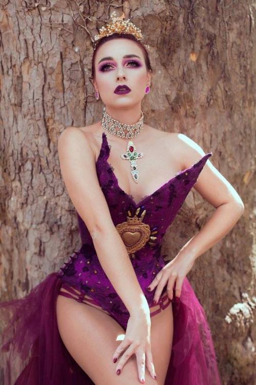 gothicandamazing: Model: Lotte LaVey Photo: Vanessa Marie - Fotografin Jewelry:WonderlandmcOutfit: H