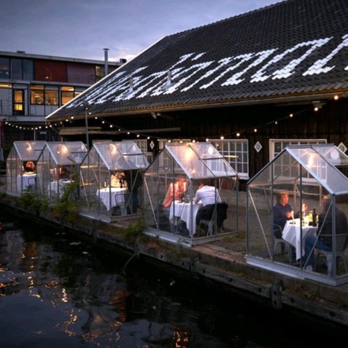 sadchickenstuff: dailylaughsforyou: Amsterdam restaurant perfectly nails socially-distant dining (x)