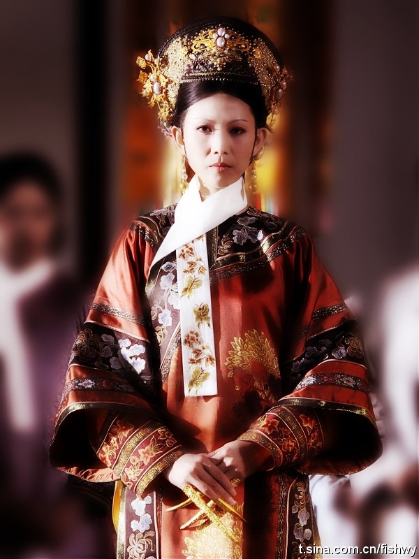 pyongland:   Ada Choi as Empress. Pure awesome. Her costumes and golden head pieces