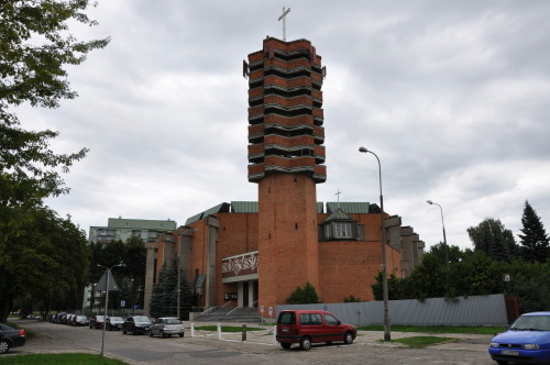 sosbrutalism:A reinforced concrete frame filled with bricks: This huge temple on hexagonal ground pl