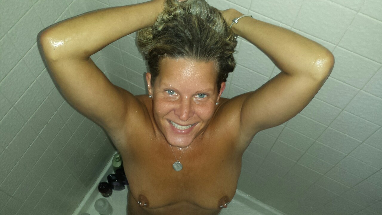 scottnikipowers:  Niki getting cleaned up for the day…un…. posed pics of her