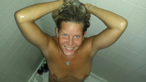 scottnikipowers:  Niki getting cleaned up for the day…un…. posed pics of her taking a shower