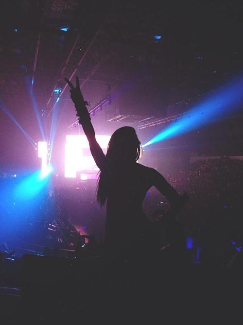 itzlikegolddust:  ♡♡ Last night at LED Anniv. during Mat Zo ♡♡