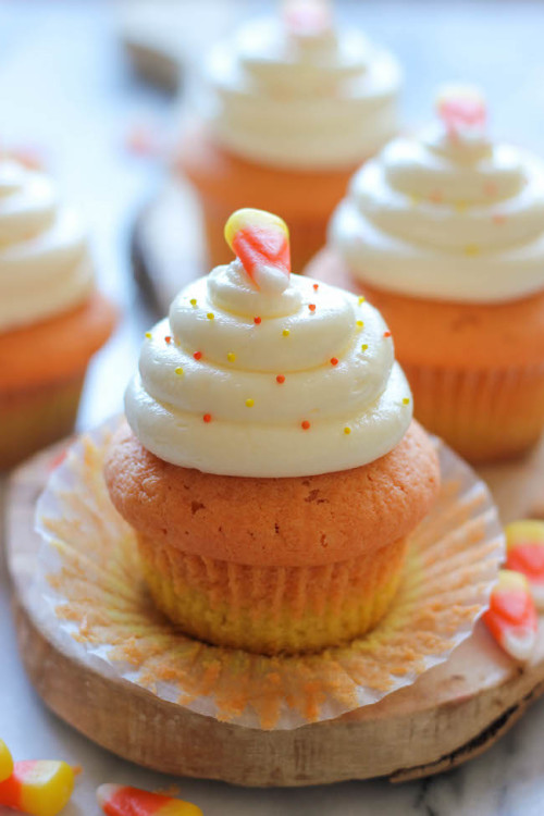 ilovedessert:Candy Corn Cupcakes