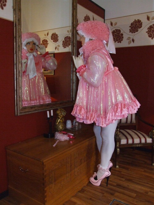 primonline:sissymarcia:Ich stehe gern als Sissy gekleidet vor dem Spiegel  - das ist ein schönes Gef