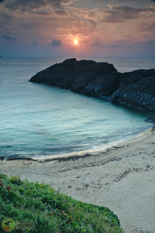 theencompassingworld:  renamonkalou:  Paisajes de la Costa Cantábrica | Angelvi  The World Around Us