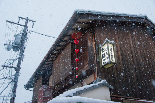 ileftmyheartintokyo:  やさかたばこ by TKBou on Flickr. 
