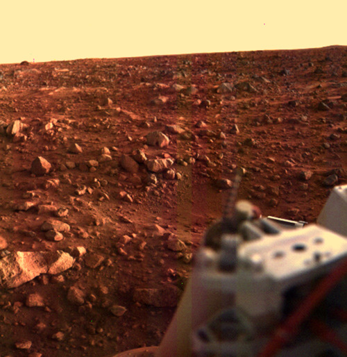 This color image of the Martian surface in the Chryse area was taken by Viking Lander 1, looking sou