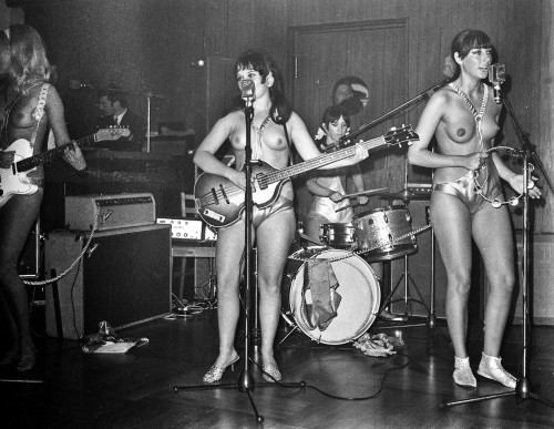 XXX professorssite:The Ladybirds, a topless band photo