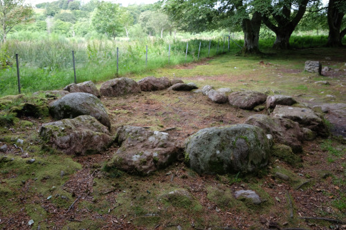 Kerb Cairn of the Balnuaran of Clava or ‘Clava Cairns’, Inverness, 26.7.16. This later addition to t