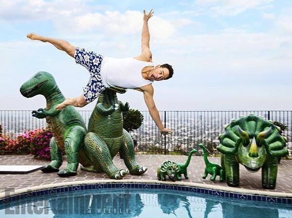 chrisprattdelicious: Chris Pratt is dino-mite in Jurassic World.  He’s the cover