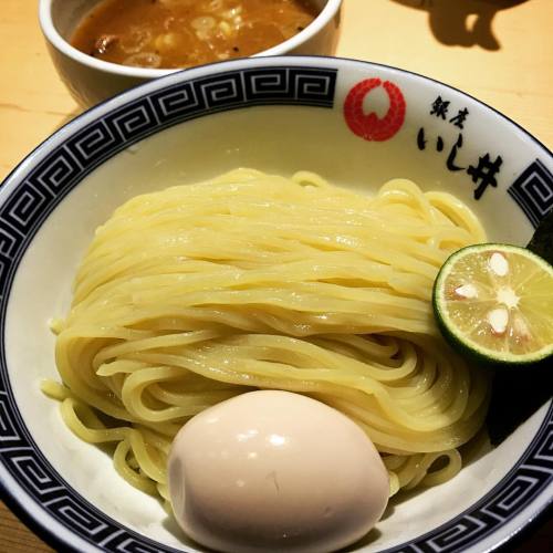 初「いし井」つけ麺ランチ なんか妙にまろやかな麺と汁で新食感新触感。 美味しかったけどアラフォーの胃にはなかなかギリギリだった。（笑） #lunch #japan #tokyo #tsukemen #