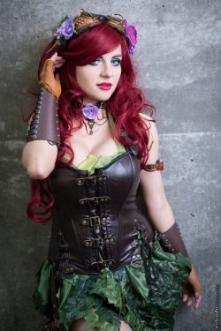 kamikame-cosplay:  Poison Ivy steampunk concept by  Luna Lanie Cosplay at Fanimecon 2015.Photo by  Estrada Photography  
