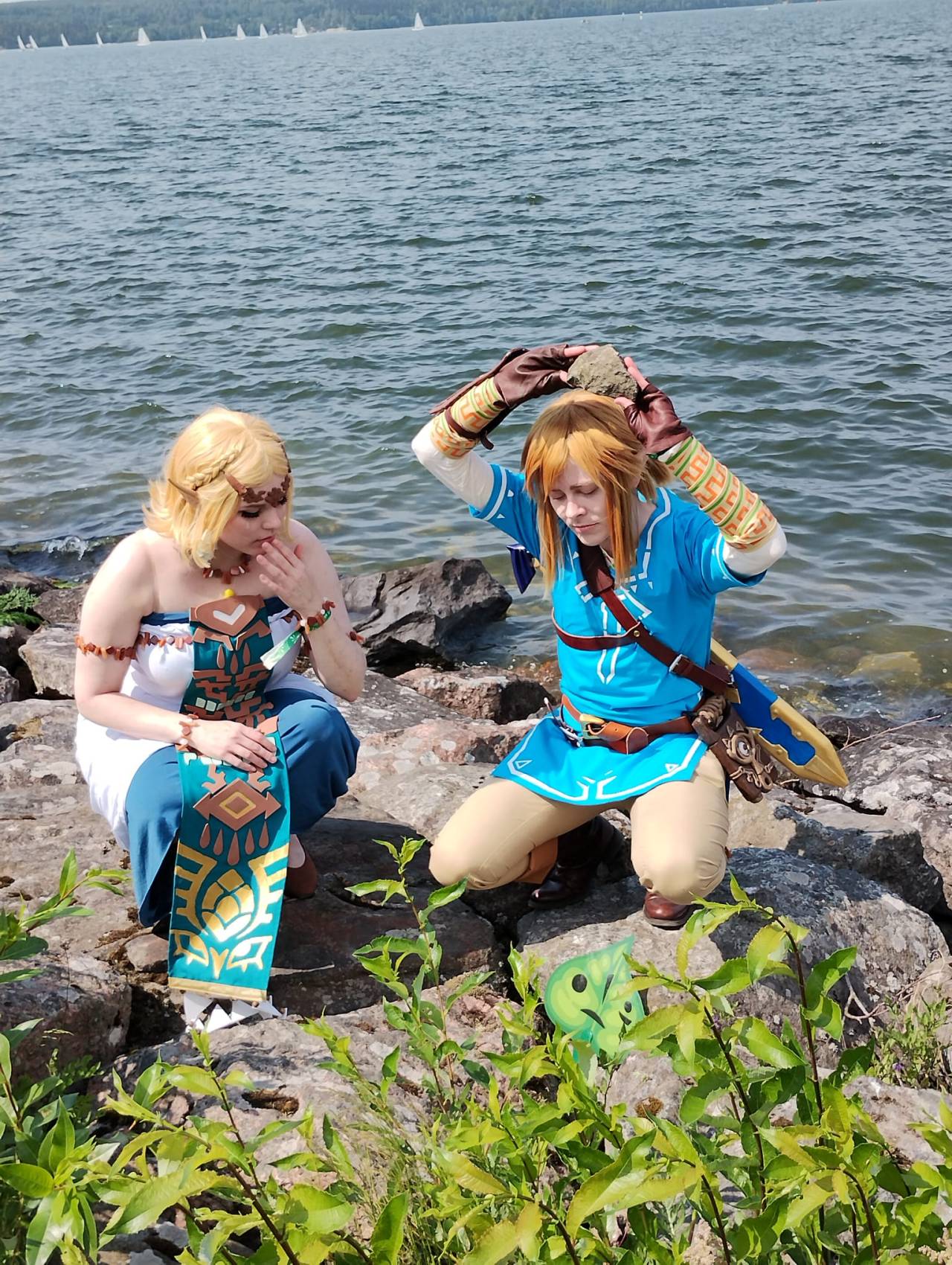 Desucon 2023 We had a quick little photoshoot on saturday. Thanks @havucos for cosplaying Link and joining the shoot! And 