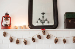 wildwithwhimsy:  Pine Cone Garland (via The