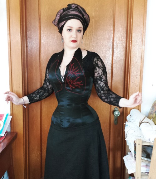 exquisitelywaisted:We had a fitting for the lung corset today! My holiday trips always seem to invol