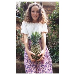 I do believe pineapples + cool pants + haircuts are reason enough to post selfies. ☀️