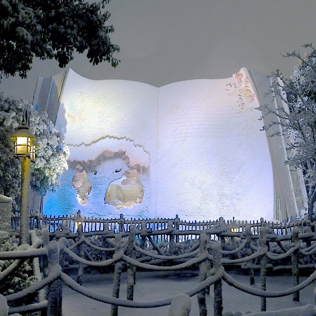 disney-universes:More pictures from the Tokyo Disneyland blizzard