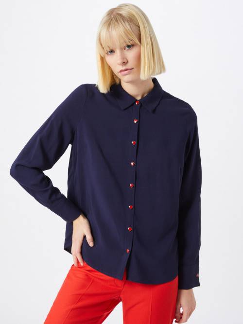 contrast shirt