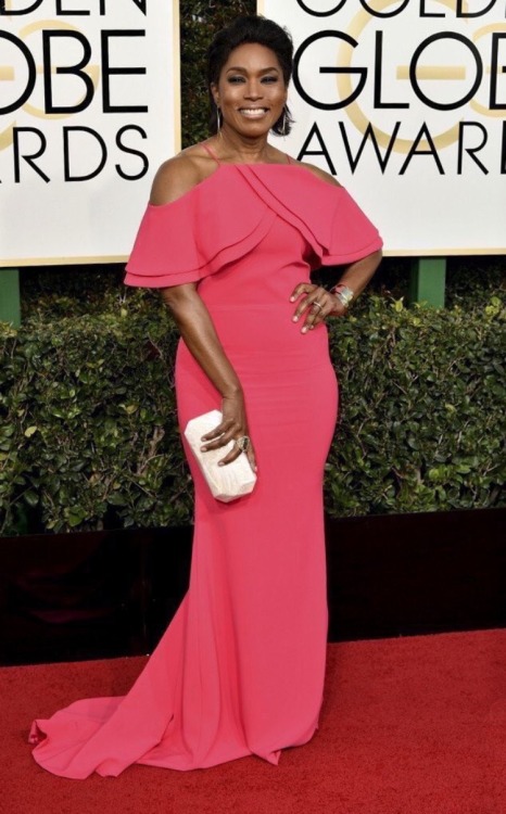 weavemama:  Melanin poppin at the golden globes 😍😍😍💅🏾