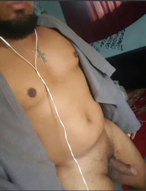 samoandlow97:  kekiboo12:  Yummy Samoan cock!!! 😋😋😋  Who is the man in the first pic? 😍😍 wanna ride him all night