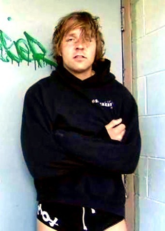 littlefuzzysheep:  queenbitchambrose:  I kinda have a thing for boys in hoodies…