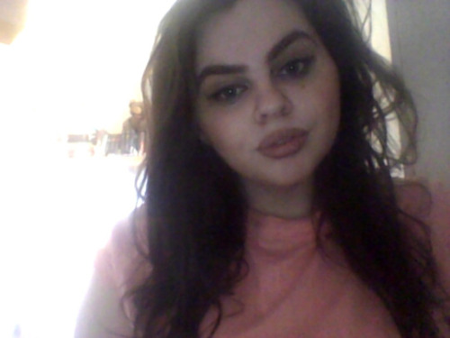 undereyelouisvuittons: undereyelouisvuittons: webcam selfies are my thing now i’ve copyrighted