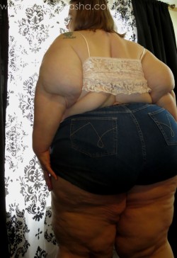 fatashassbbw:  www.ssbbwfatasha.com or bbwsurf.com/Fatasha