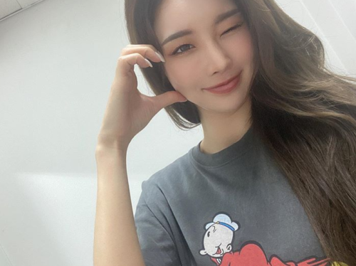 korean-dreams-girls:  Park Da Hyun - Selcas