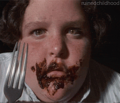 dailyhangover:The cast of Matilda reenacted the Bruce Bogtrotter cake scene for the movies 17th anni