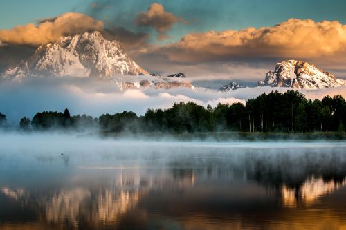 Oxbow Bend on Snake river at sunrise, Grand Tetons National Park, Wyoming.