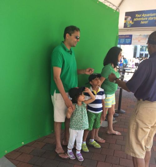 emmyblotnick:Either this family has no idea how green screen souvenir photos work or they know EXACTLY how they work.