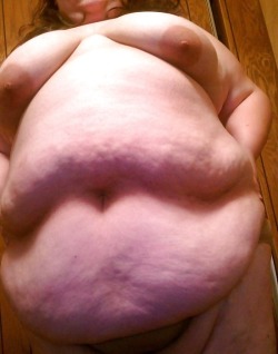 fatssbbwbellies:  Yummy huge fat pussy!!