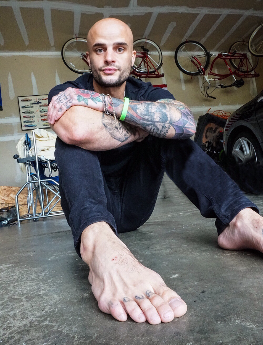 flipflopmoves: Bobby for Chi-Guys Feet