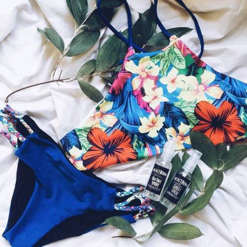 rosegalfashion: Floral prints for the first day of Spring! Shop herePict by @mykeemae free shipping 
