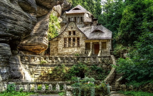 Cliffside stone-built House in Hrensko, Czech Republic (photos by Petra Pingallery).