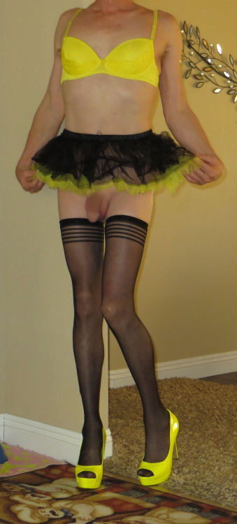 sissyboysmaturedads:  Tight boy ass and yellow peeptoe pumps