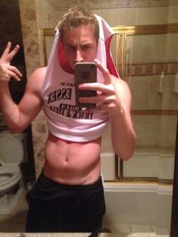 radwhitekid:  Crop top movement 2k14 don’t