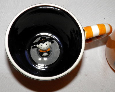 woodsmokeandpumpkins:  Halloween Mugs, from Ghoul Gallery 