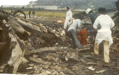 vintageeveryday: On this day in 1977: 583 people died when two Boeing 747 aircrafts collided on the 